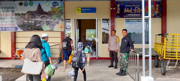 Pengamanan Transportasi Udara oleh KP3 Udara Frans Sales Lega Ruteng