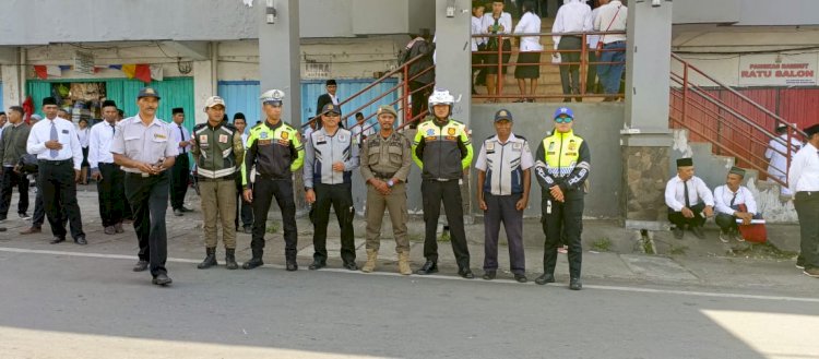 Sat. Lantas Polres Manggarai Amankan dan Atur Arus Lalin pada Kegiatan Pengukuhan dan Pengesahan Perpanjangan Masa Jabatan Kepala Desa dan BPD di Gedung MCC Ruteng.