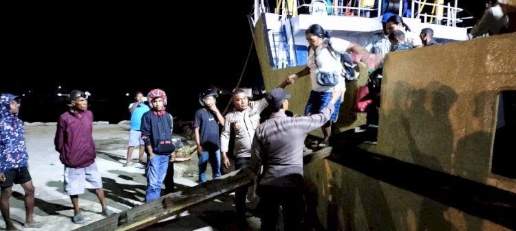 KP3 Laut Pelabuhan Reo Amankan Kedatangan KM Maloli dari Makassar