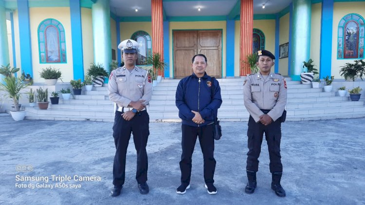 Pengamanan Gereja oleh Personil Polres Manggarai, wujudkan rasa aman dan nyaman Ibadah Minggu Umat Kristiani