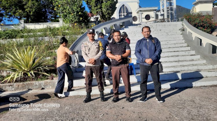 Pengamanan Gereja oleh Personil Polres Manggarai, wujudkan rasa aman dan nyaman Ibadah Minggu Umat Kristiani