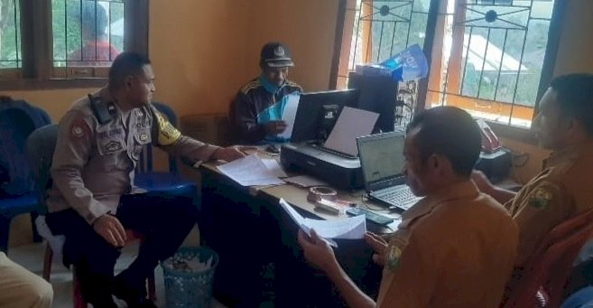 Bhabinkamtibmas Desa Nao Adakan Diskusi Pencegahan TPPO dan Penggalangan Kamtibmas