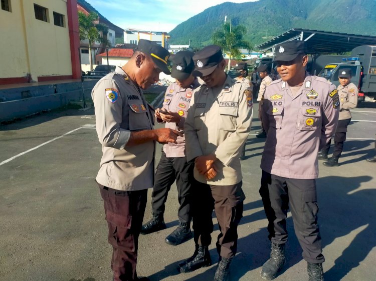 Berantas Judi Online : Propam dan Siwas Cek HP Personil Polres Manggarai