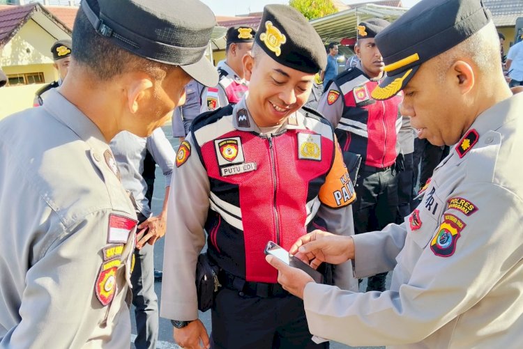 Berantas Judi Online : Propam dan Siwas Cek HP Personil Polres Manggarai