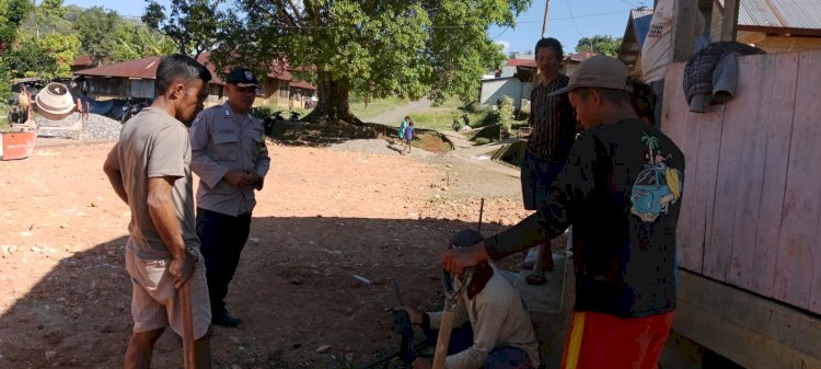 Bhabinkamtibmas Pantau Kegiatan Masyarakat di Desa Bangka Kenda, Kecamatan Wae Ri'i