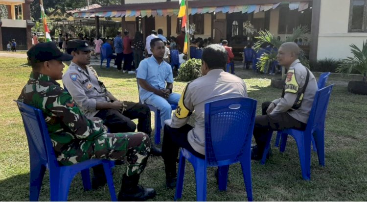 Pastikan Ibadah Pentabisan Imam Baru di Gereja Paroki St. FX. Loce Berlangsung Aman dan Lancar, Bhabinkamtibmas Reok Barat dan Babinsa Laksanakan Pengamanan