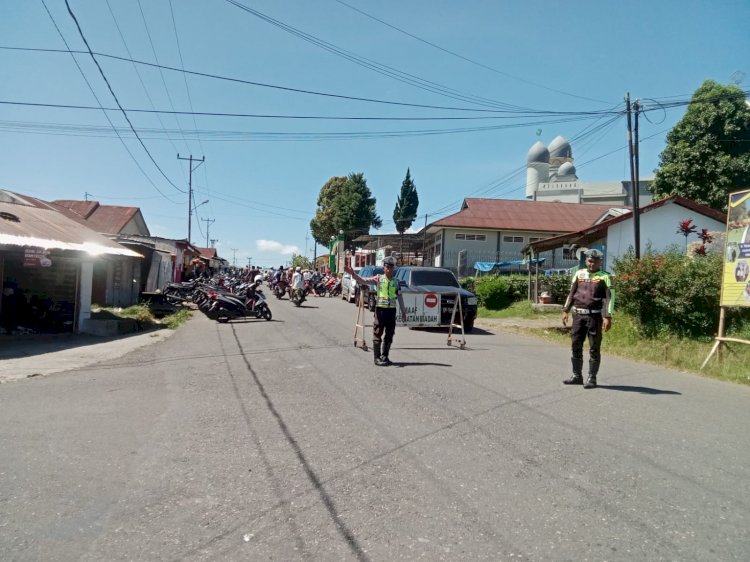 Pengamanan Sholat Jumat di Masjid Agung Baiturahman Ruteng oleh Sat. Lantas Polres Manggarai