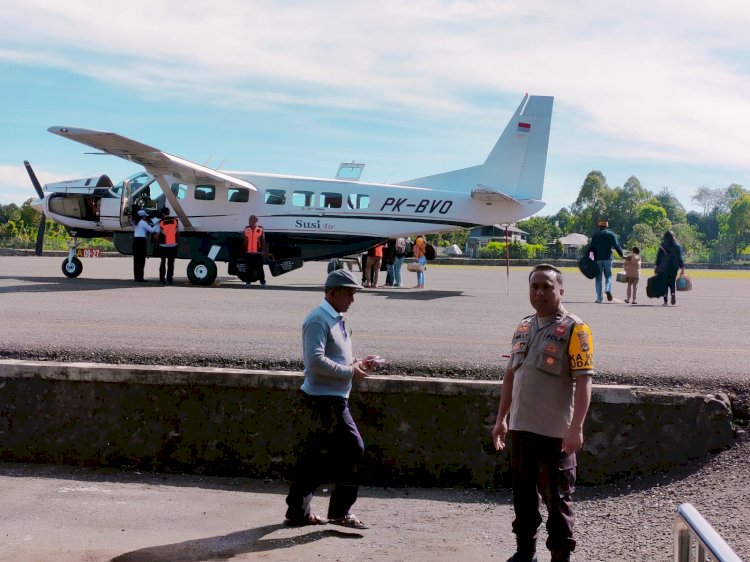 Pengamanan Pesawat Penumpang di Bandar Udara Frans Sales Lega Ruteng oleh KP3 Udara