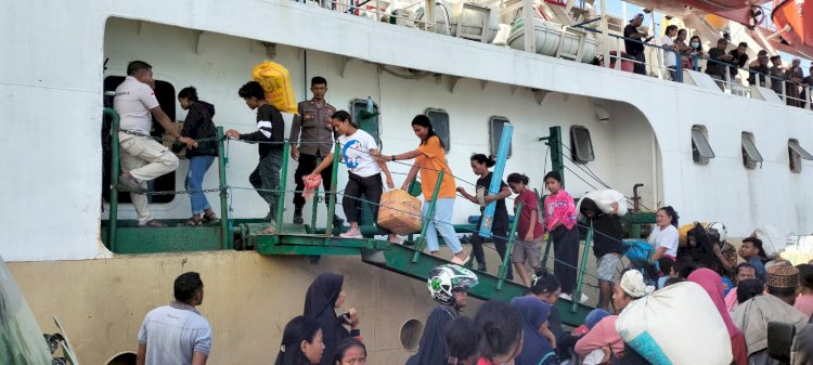 KP3 Laut laksanakan Pengamanan Kedatangan dan Keberangkatan Kapal Penumpang di Pelabuhan Laut Reo