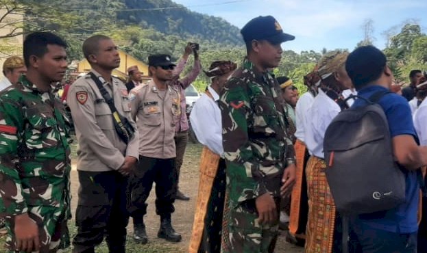 Bripka Stanislaus K. Tandi Amankan Ibadah Pentabisan Imam Baru di Gereja Paroki St. FX. Loce