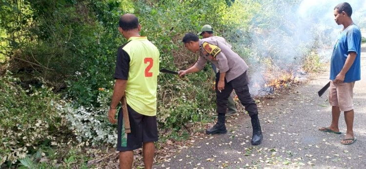 Bhabinkamtibmas Kelurahan Baru Gelar Kerja Bakti Bersama Warga di RT 12 Kelurahan Wangkung