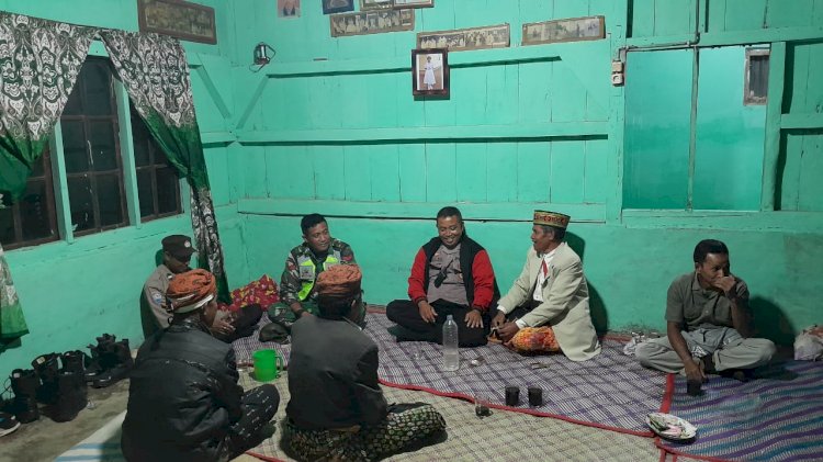 Aipda Ridwan N. Lubalu dan Aipda Kornelius Jemarus Bersama Babinsa Kec. Rahong Utara Melaksanakan Pengamanan Pesta Sekolah di Kampung Lengor