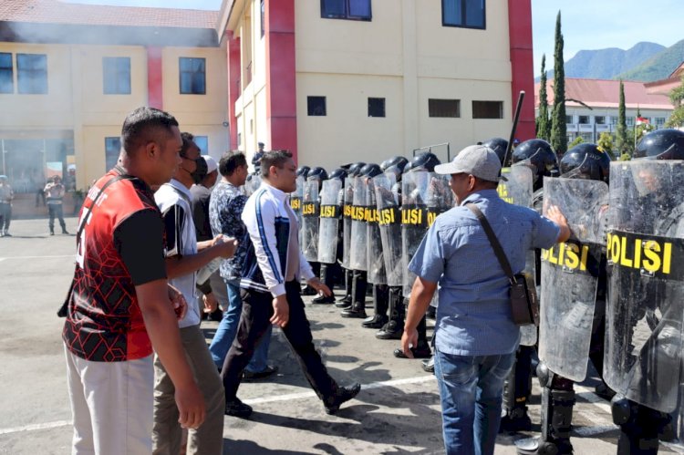 Polres Manggarai Gelar Latihan SISPAMKOT Antisipasi Gangguan Kamtibmas Selama Tahapan Pilkada Serentak 2024