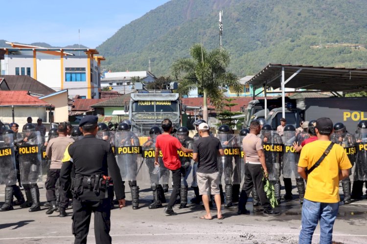 Polres Manggarai Gelar Latihan SISPAMKOT Antisipasi Gangguan Kamtibmas Selama Tahapan Pilkada Serentak 2024