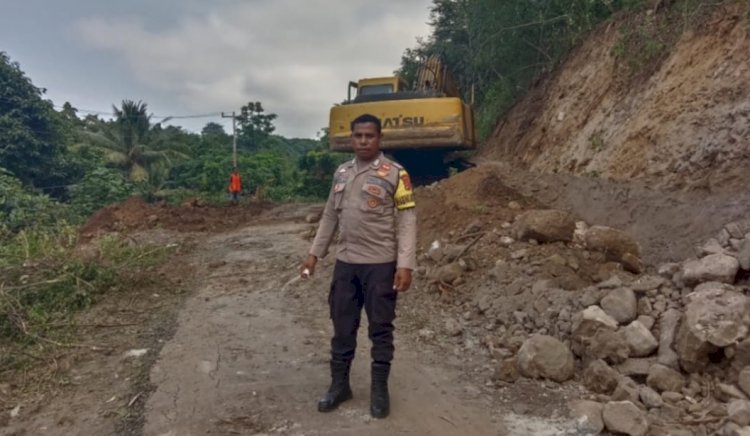 Bhabinkamtibmas Bripka Arsel Liunima Laksanakan Patroli Kamtibmas di Desa Terong