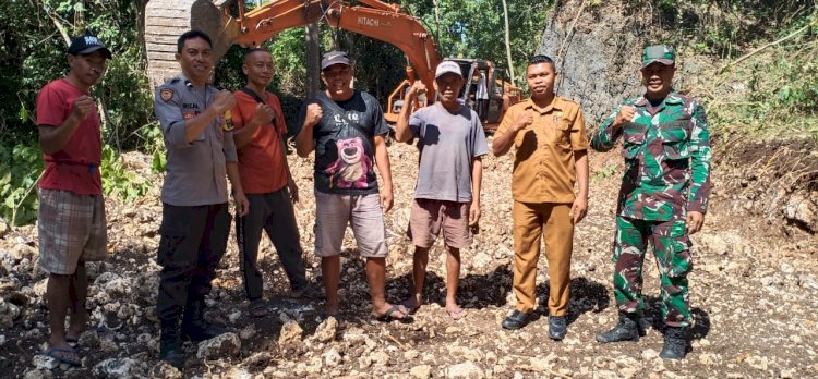 Bhabinkamtibmas Aipda Syamsul Rizal, Pantau Pekerjaan Lanjutan Jalan Tani di Desa Watu Tango