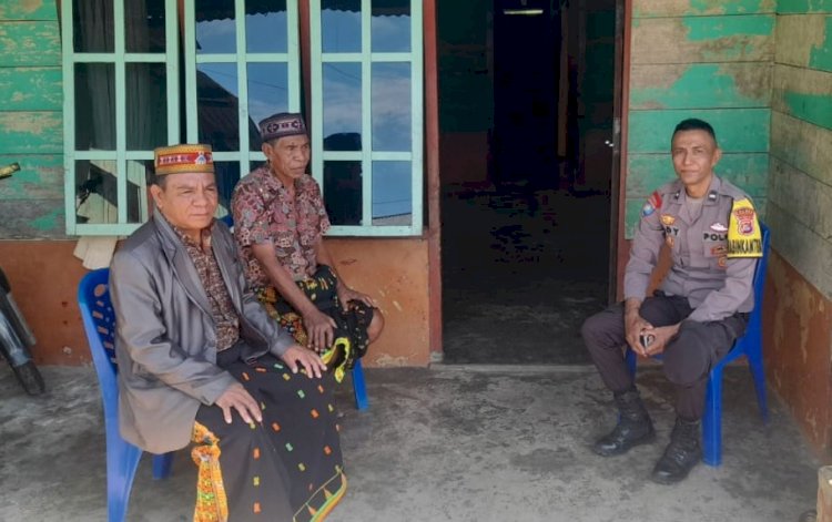 Bhabinkamtibmas Kecamatan Langke Rembong Laksanakan Sambang dan Patroli Dialogis di Kelurahan Pitak