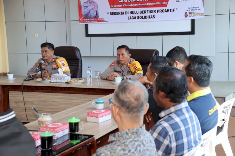 Kapolres Manggarai Pimpin Kegiatan Jumat Curhat Bersama Pedagang dan Pelaku Usaha di Ruteng