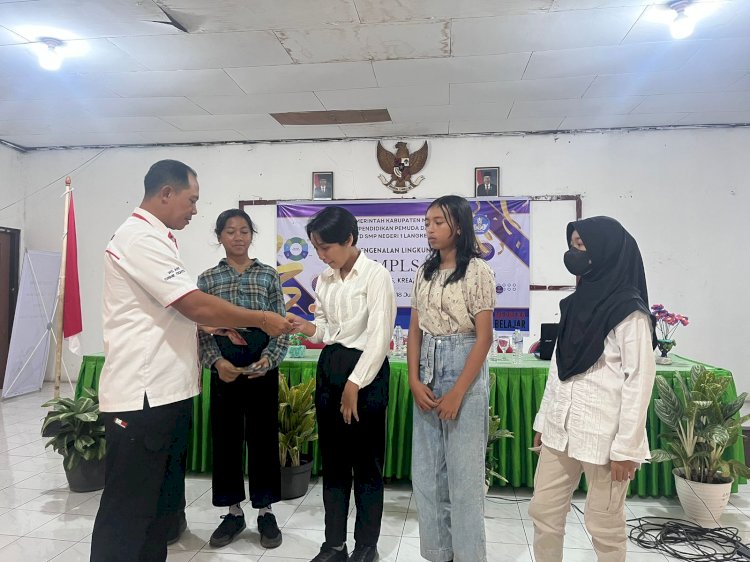 Satres Narkoba Polres Manggarai Gelar Sosialisasi Bahaya Narkoba di SMPN 1 Langke Rembong