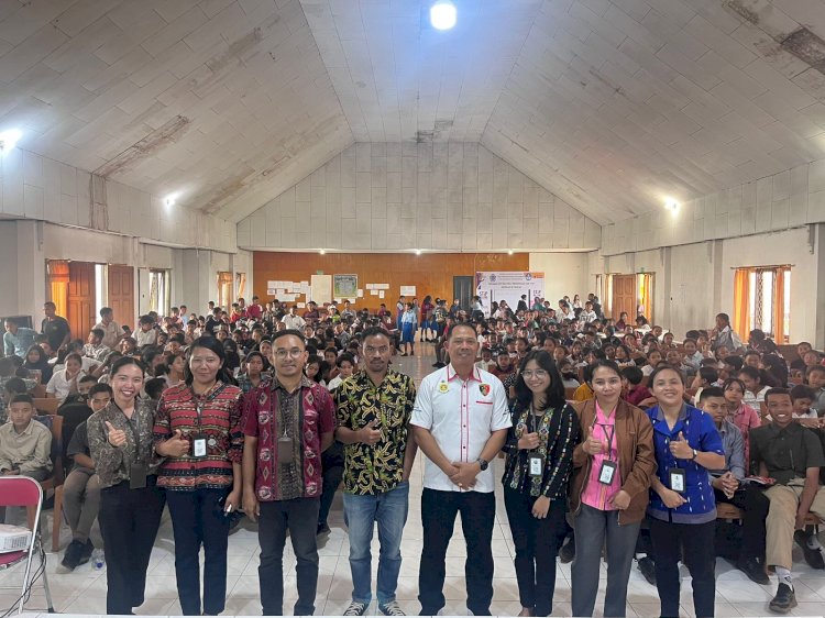 Satres Narkoba Polres Manggarai Gelar Sosialisasi Bahaya Narkoba di SMPN 1 Langke Rembong