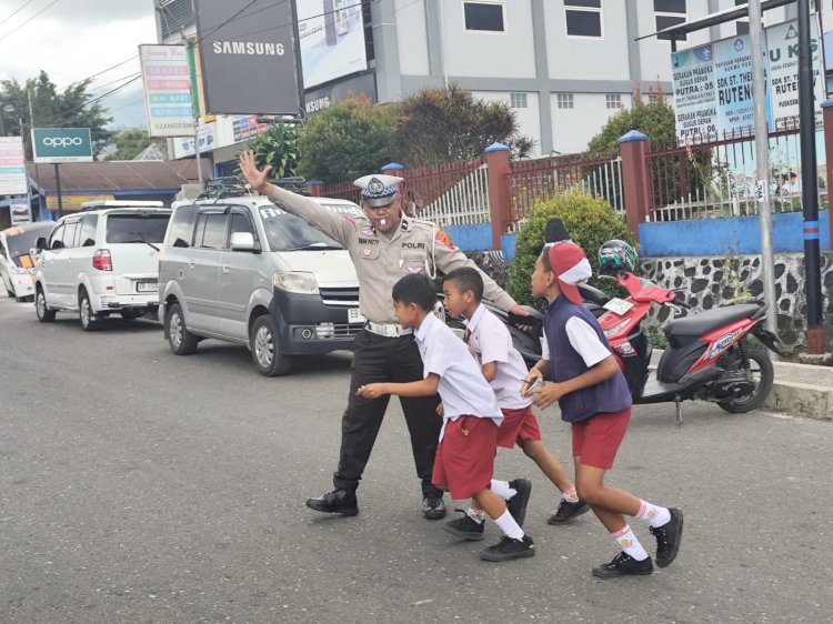 Sat Lantas Polres Manggarai Laksanakan Pamturlalin di Kota Ruteng