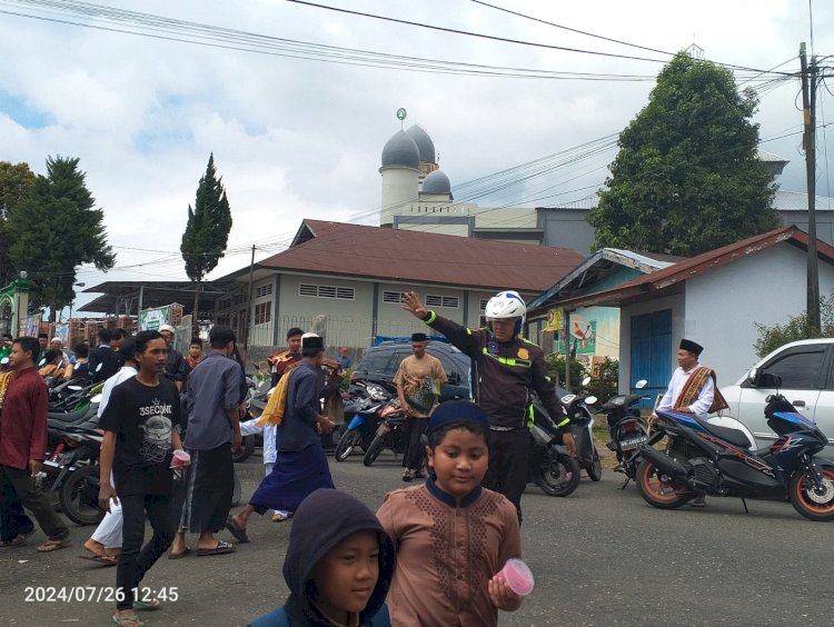 Pengamanan dan Pengaturan Lalu Lintas oleh Sat Lantas Polres Manggarai Saat Ibadah Sholat Jumat