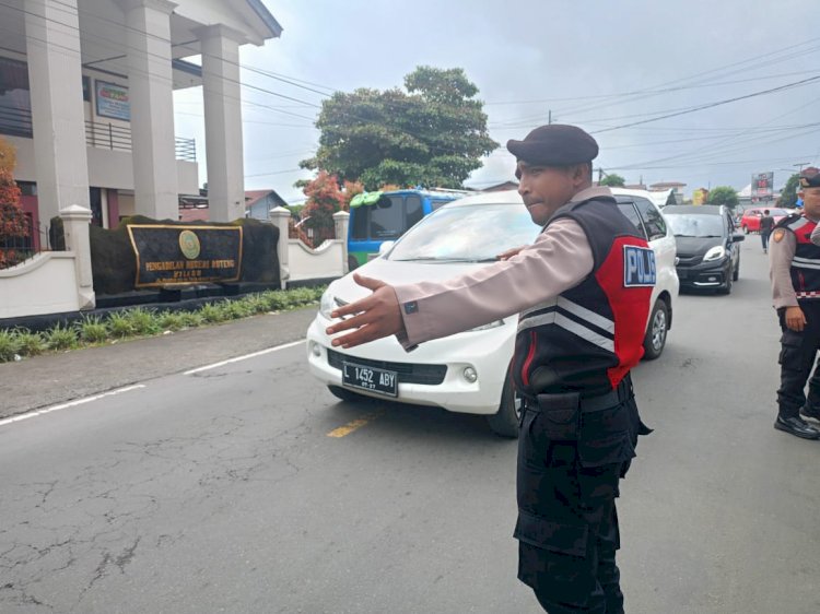 Sat. Samapta Polres Manggarai Gelar Patroli Dialogis dan Pengaturan Lalin di Kota Ruteng