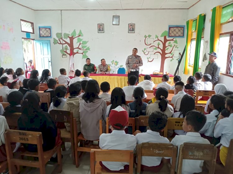 Sat. Lantas Polres Manggarai : Polisi Sahabat Anak Sosialisasikan UU LLAJ di SDI Tenda