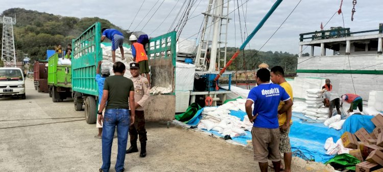 KP3 Laut Reo, Pastikan Aktivitas Bongkar Muat di Pelabuhan Laut Kelas II Reo berlangsung aman dan lancar.