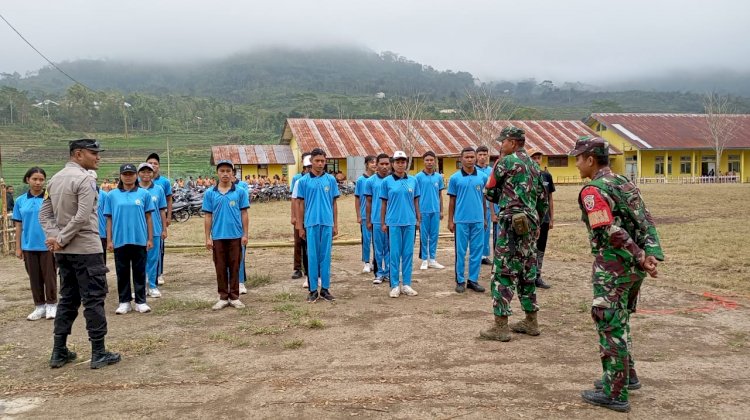 Kapospol, Bhabinkamtibmas dan Babinsa Latih Paskibraka Jelang HUT Kemerdekaan RI ke-79 di Kecamatan Lelak