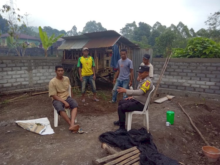 Bripka Yoni Tandungan Lakukan Kunjungan Silaturahmi dan Sosialisasi Kamtibmas di Dusun Bahong Jelang Pilkada 2024