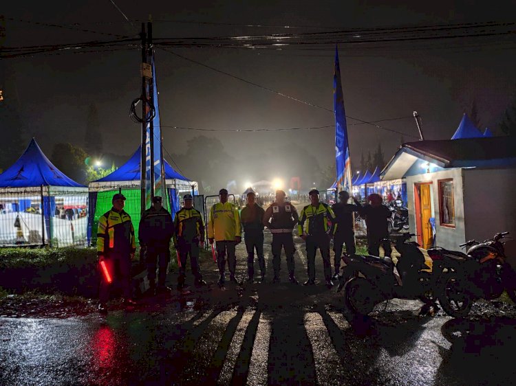 Polres Manggarai siagakan Personil Pengamanan Acara Penutupan Festival Seni dan Budaya Manggarai di Gereja Katedral Ruteng