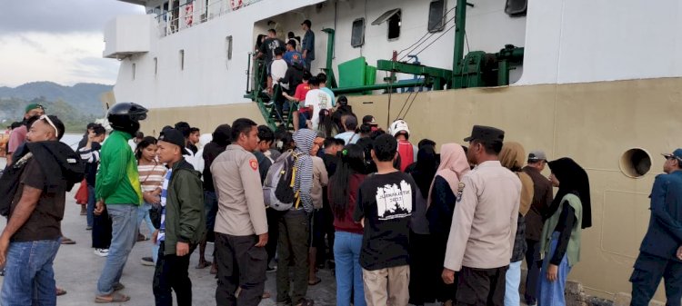 KP3 Laut Pelabuhan Reo Laksanakan Pengamanan Kapal Penumpang di Pelabuhan Laut Reo