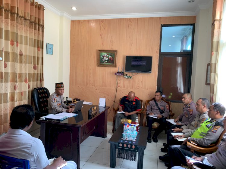 Waka Polres Manggarai Pimpin Rapat Penetapan Standar Pelayanan Publik Polres Manggarai