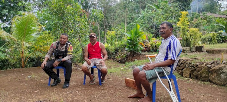 Patroli dan Sambang Bhabinkamtibmas di Dusun Ara Desa Golo Cador, Wae Ri'i