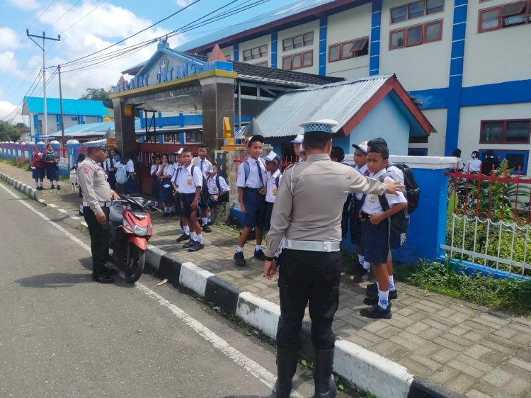 Patroli KRYD, PamTurlalin, dan Himbauan Kamseltibcar Lantas di Sekitar Kota Ruteng