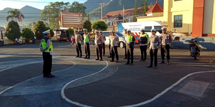 Sat.Lantas Polres Manggarai Gatur Lalu Lintas Pagi untuk Keamanan dan Kenyamanan Pengguna Jalan.