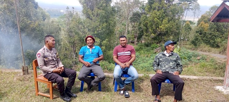 Pastikan Situasi Kamtibmas Kondusif Bhabinkamtibmas Kecamatan Ruteng Laksanakan Patroli Dialogis di Desa Meler