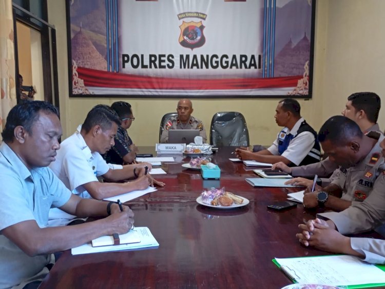 Wakapolres Manggarai Pimpin Rapat Penyusunan dan Penetapan Standar Pelayanan SKCK dan SIM