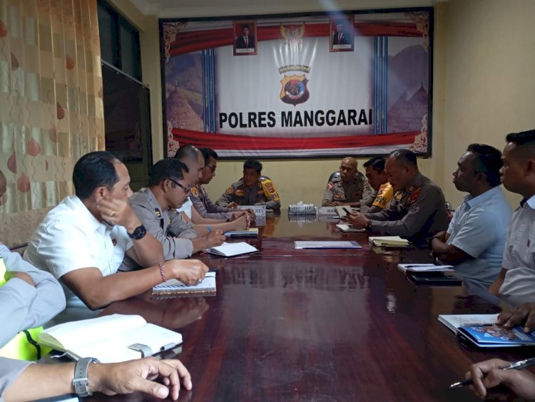 Kapolres Manggarai Pimpin Rapat Anev Mingguan, Sampaikan Arahan dalam Pelaksanaan Tugas