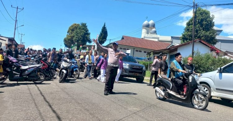 Polres Manggarai gelar Pengamanan dan Pengaturan Lalu Lintas Sholat Jumat di Masjid Agung Baiturahman