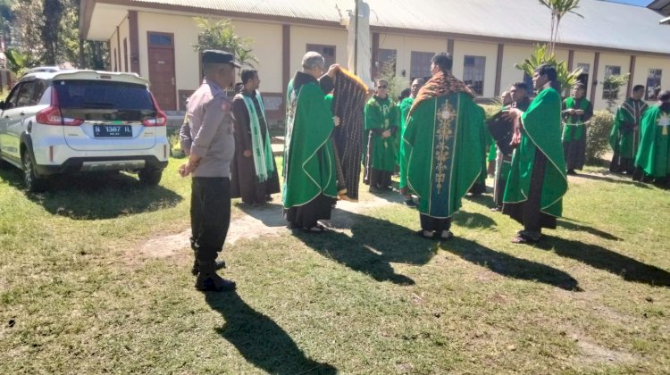 Polsek Cibal Gelar Pengamanan Perayaan Misa di Gereja Kristus Raja Pagal