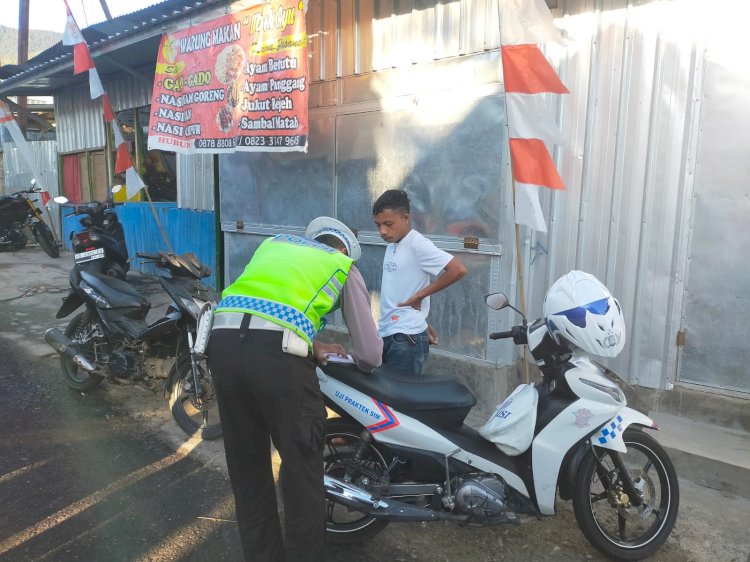 Satlantas Polres Manggarai Laksanakan Pengaturan Arus Lalu Lintas Rutin di Kota Ruteng