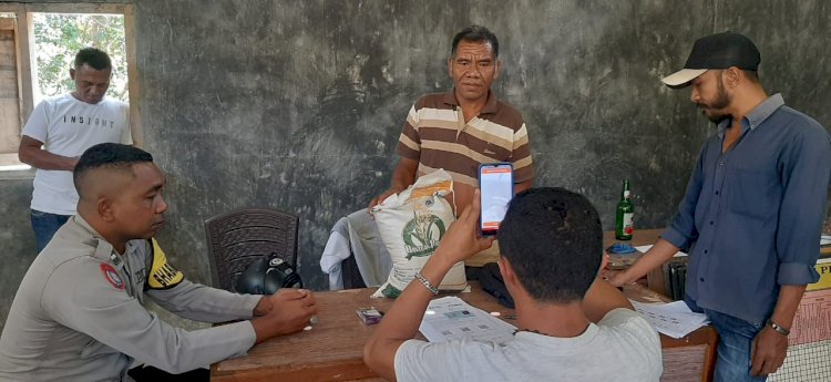 Bhabinkamtibmas Kecamatan Cibal dan Cibal Barat: Pengamanan dan Pendampingan Pembagian Beras Bantuan