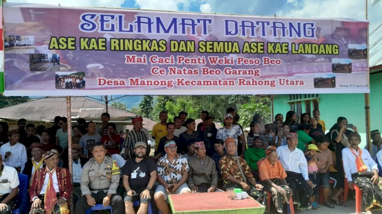 Pengamanan Acara Adat oleh Bhabinkamtibmas Aipda Kornelius Jemarus di Kecamatan Rahong Utara