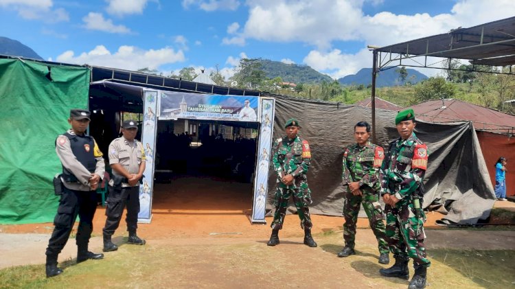 Kapospol dan Bhabinkamtibmas Kecamatan Lelak lakukan Pengamanan Misa Syukur Tahbisan Imam Baru.