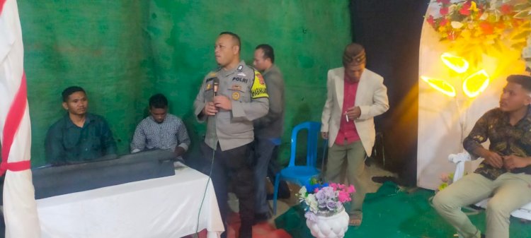 Pengamanan Bhabinkamtibmas Cibal pada Pesta Pernikahan di Desa Riung