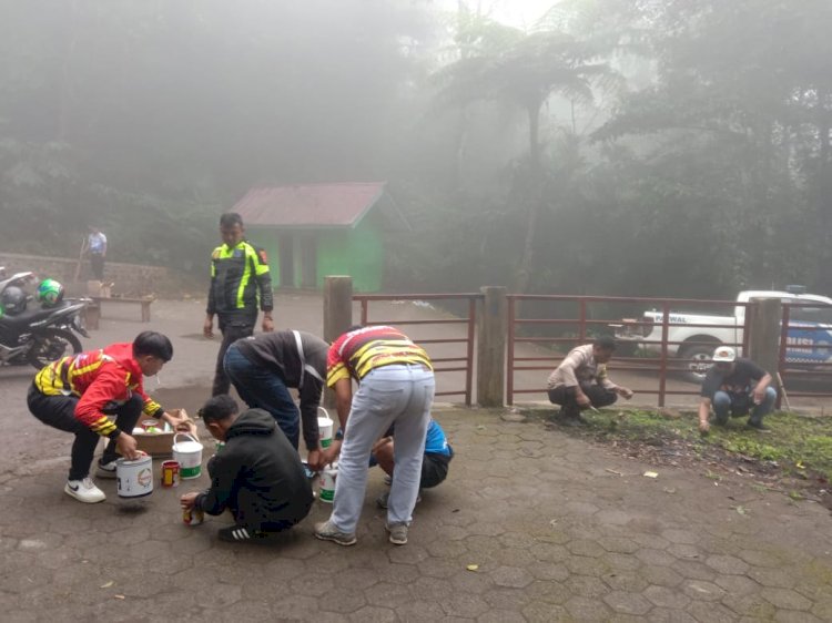 Kapolres Manggarai Pimpin Aksi Bakti Sosial Bersama MMC di Wae Rebo