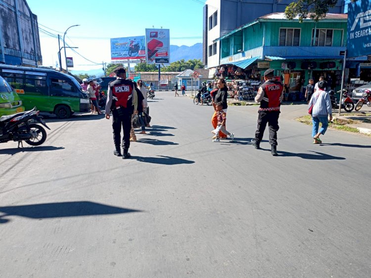 Sat Samapta Polres Manggarai Gelar Patroli Dialogis dan Pengaturan Arus Lalu Lintas di Kota Ruteng