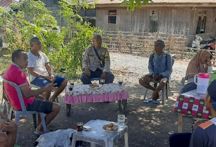 Bhabinkamtibmas di Kecamatan Reok Barat: Sosialisasi Pencegahan TPPO, HPR, dan Pilkada Damai